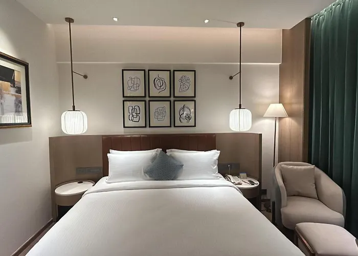 Dolphin Hotel